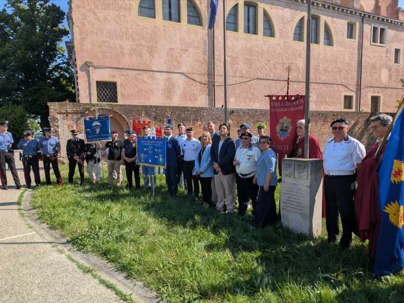 Foto, video e storia 20° Piloni Dalmati, Lido di Venezia 🦁🦁🦁 TI CON NU, NU CON TI